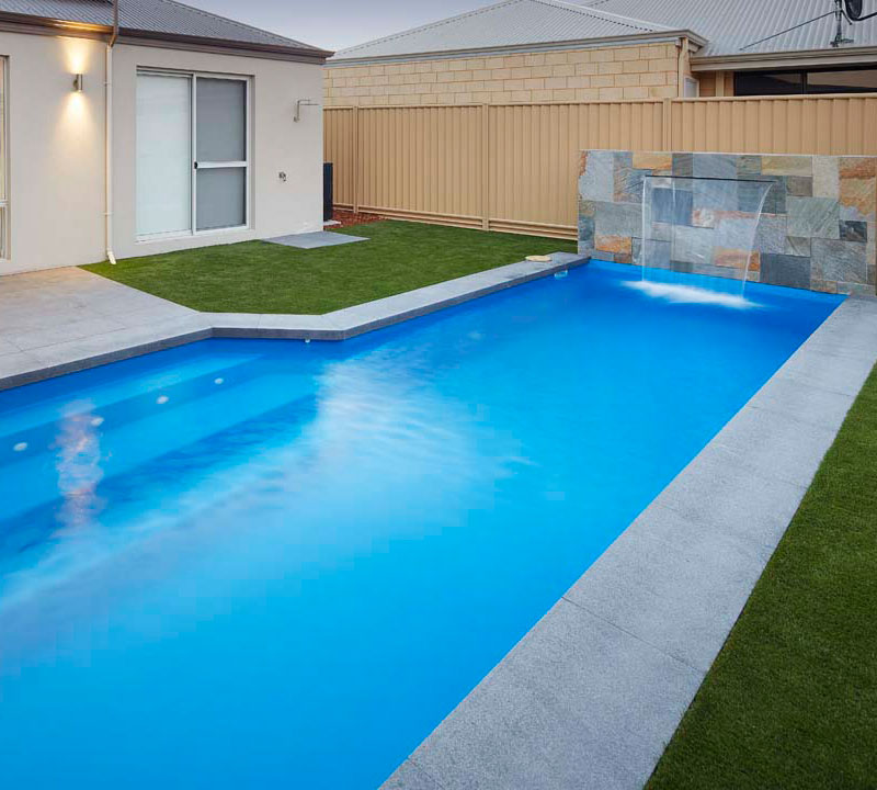 Concrete swimming pool